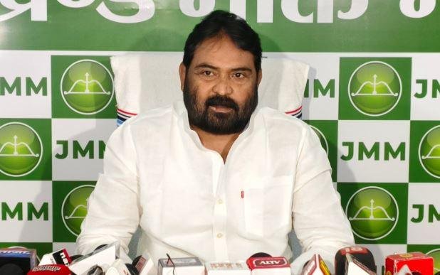 l5k Jharkhand Politics : जेएमएम का भाजपा पर पलटवार: रघुवर दास बताएं-उनके समय में क्यों नहीं बनी पेसा नियमावली?