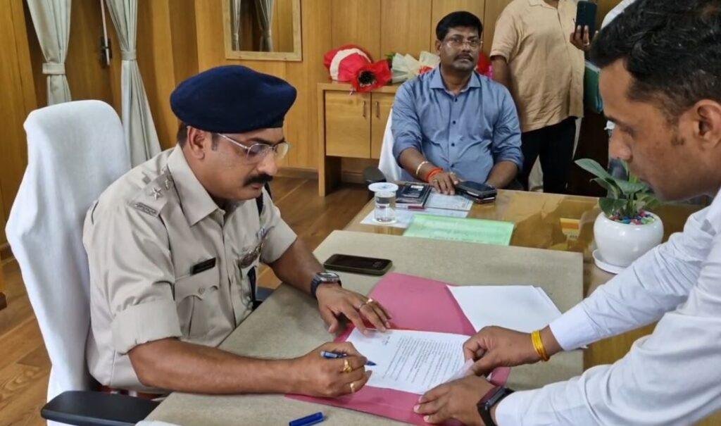 Hazaribagh : पदभार लेते एसपी