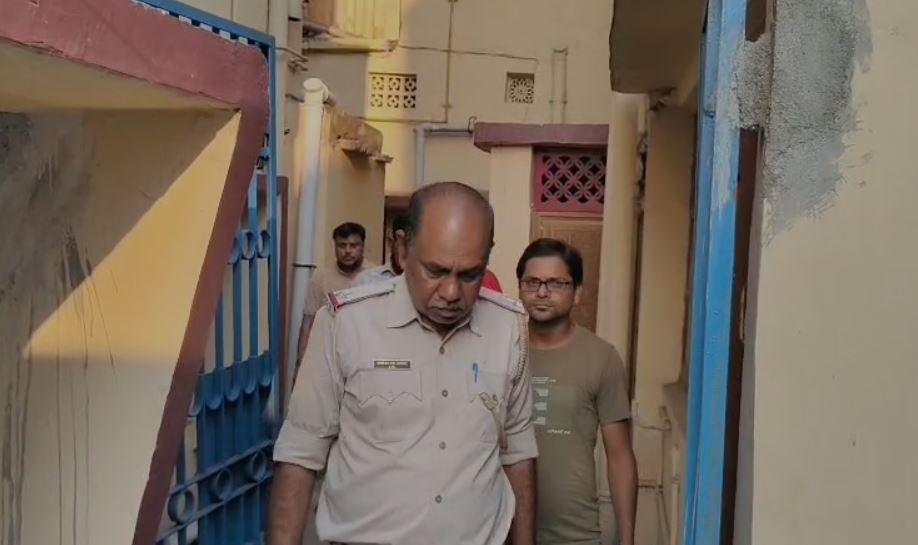 Bokaro Breaking : घर के अंदर सिर कुचलकर वृद्ध की हत्या से मची सनसनी, जांच में जुटी पुलिस...