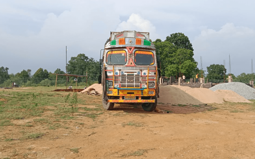 Gumla : पुलिस के द्वारा जब्त ट्रक