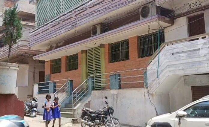 l6ut67 Jamshedpur Raid : जीएसटी घोटाले को लेकर ईडी की छापेमारी, करोड़ों की हेराफेरी...