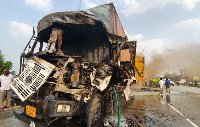 Giridih : मालवाहक ट्रक में अचानक लगी भीषण आग, धूं-धूं कर जल गई...