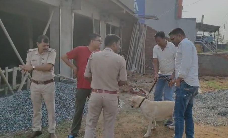 Bokaro Murder : हाईवे किनारे युवक का शव मिलने से मची सनसनी, चाकू मारकर हत्या की आशंका... Bokaro Murder : मामले की जांच में जुटी पुलिस