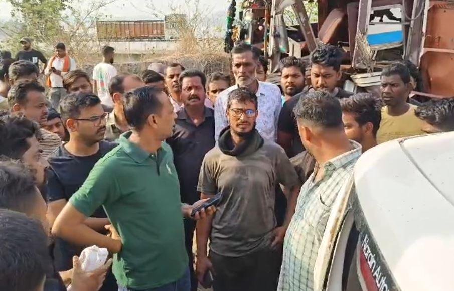 Hazaribagh : मामले की जानकारी लेती पुलिस