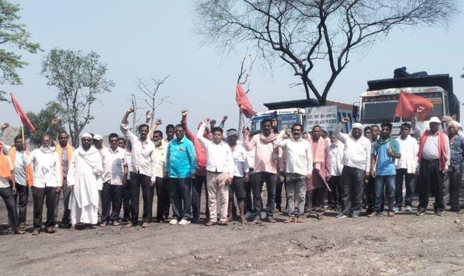Ramgarh : सेल बचाओ संघर्ष समिति के सदस्य उतरे सड़क पर, इन मांगो को लेकर कर दिया सड़क जाम...