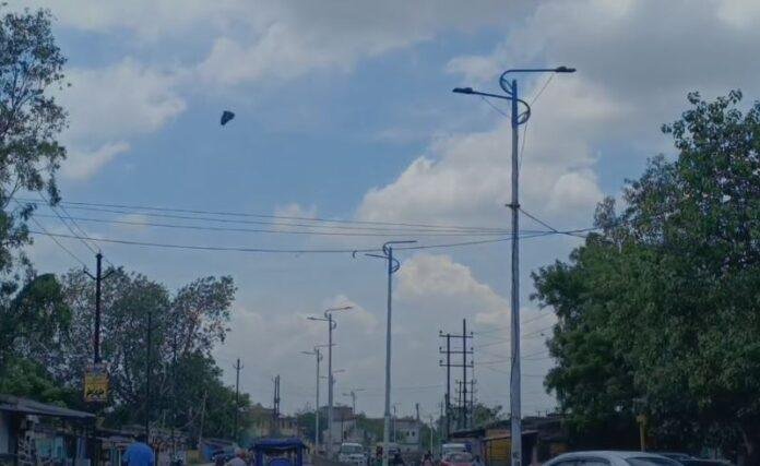 Dhanbad : रात होते ही अंधेरे में डूब जाता है झरिया