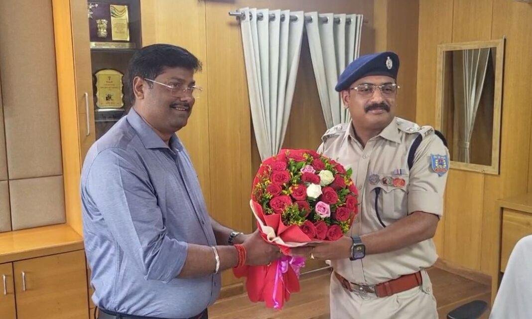 Hazaribagh एसपी अंजनी अंजन ने लिया पदभार, कहा-लोगों में सुरक्षा की भावना होगी प्राथमिकता..