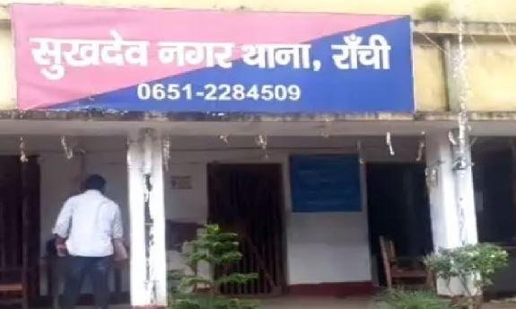 Breaking : हरमू नदी किनारे अज्ञात शव मिलने से मची सनसनी, जांच में जुटी पुलिस... Breaking : मामले की जांच में जुटी पुलिस