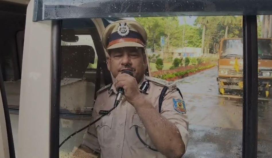 Ranchi Mock Drill : भागो बम गिरा! सायरन बजाती दौड़ती गाड़ियां राहत कार्य में जुटी टीम, ऐसी रही मॉक ड्रिल... Ranchi Mock Drill : एसएसपी ने की मॉक ड्रिल की अगुवाई
