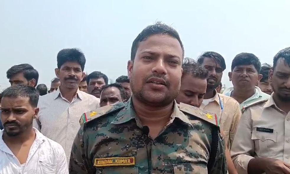 Hazaribagh : मौके पर वन विभाग की टीम