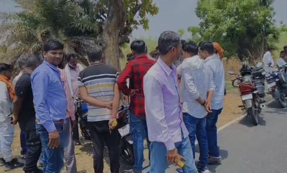 Giridih Accident : घटना के बाद जुटी लोगों की भीड़