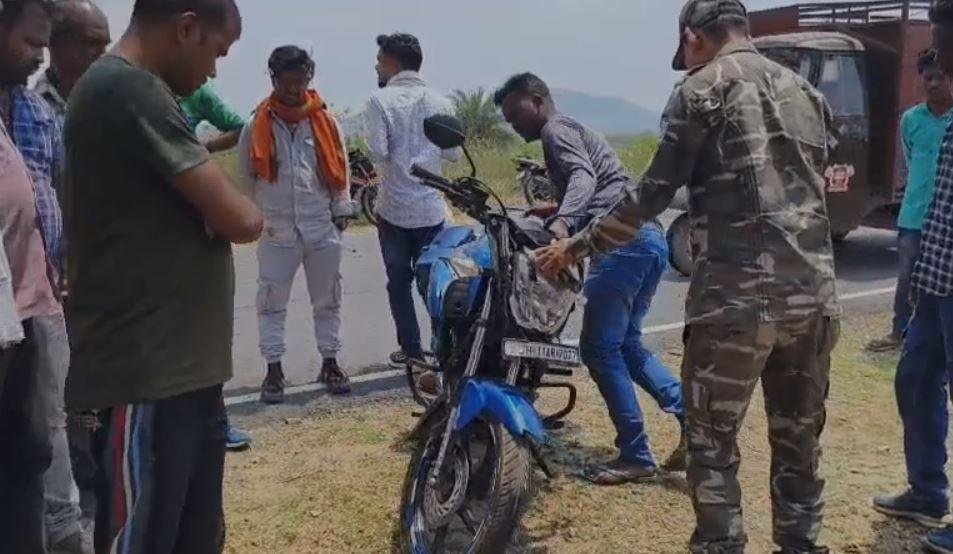 Giridih Accident : पुलिस ने घायलों को पहुंचाया अस्पताल