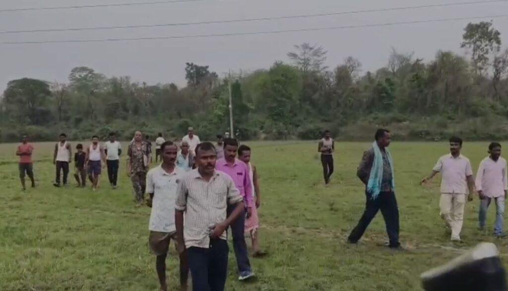 Dhanbad Murder : घटना के बाद जुटी लोगों की भीड़