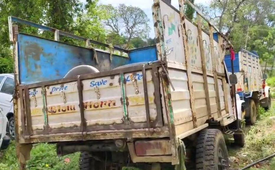 Giridih Crime : तिसरी पुलिस की बड़ी कार्रवाई, दो पिकअप में लदा अवैध माइका जब्त | 22Scope News Giridih Crime : तस्कर और चालक फरार