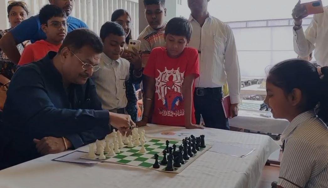 Hazaribagh : ऑल इंडिया रेटेड शतरंज प्रतियोगिता का सांसद मनीष जायसवाल ने किया उद्घाटन...