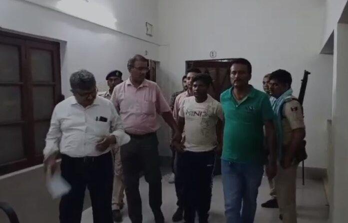 Siwan में घूसखोर दरोगा रंगे हाथ गिरफ्तार Siwan में घूसखोर दरोगा रंगे हाथ गिरफ्तार
