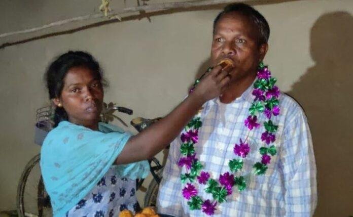 Khunti : 56 की उम्र में किया मुकाम हासिल, चार बच्चों के पिता ने पास की मैट्रिक परीक्षा...