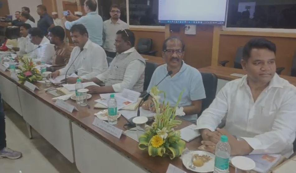Breaking : बैठक के दौरान विधायकों समेत कई अफसर मौजूद