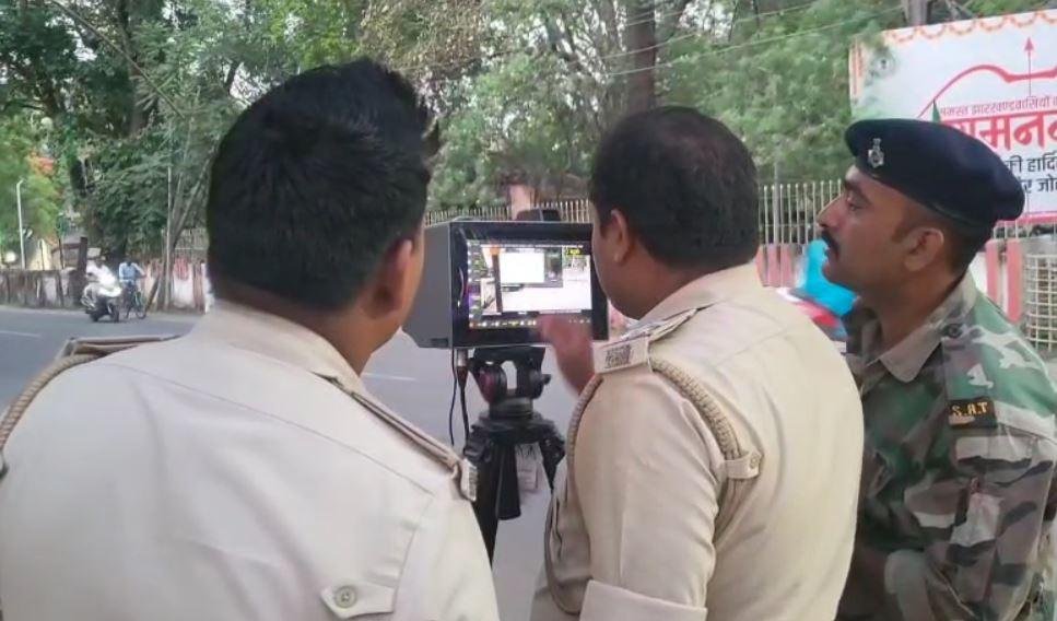 Hazaribagh में स्पीड रडार गन से तेज रफ्तार वाहनों पर लगाम, चालकों में बढ़ी... | 22Scope News Hazaribagh : मीटर से नापी करती टीम
