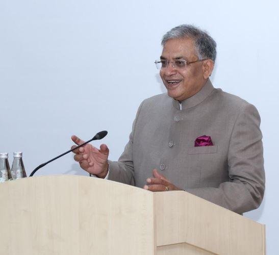 चुनाव आयोग 11 मतदान केंद्र