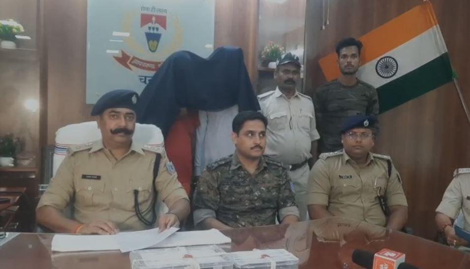 Chatra Crime : गिद्धौर में ब्राउन शुगर के साथ दो तस्कर धराए, अंतरजिला नेटवर्क का हुआ खुलासा...