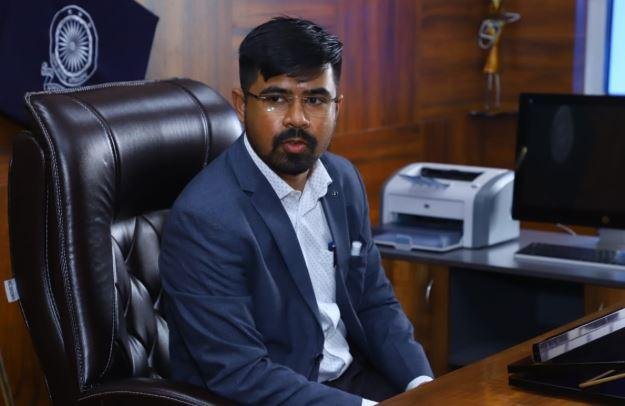 Giridih Breaking : राम निवास यादव बने गिरीडीह के नए उपायुक्त, नमन प्रियेश लकड़ा को देवघर की कमान...