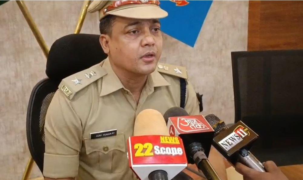 Ramgarh Crime : स्कॉर्पियो खोला तो उड़ गए होश, बोतलों में भरी शराब के जखीरे के साथ एक गिरफ्तार... Ramgarh Crime : मामले की जानकारी देते एसपी
