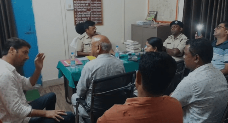 Jamshedpur : थाने में विधायक सरयू राय