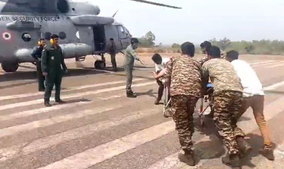 Chaibasa : नक्सलियों की धरपकड़ को निकले जवानों पर वज्रपात का कहर, CRPF के अधिकारी शहीद, तीन गंभीर...
