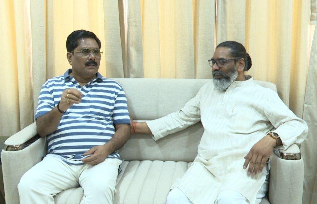Breaking : सीएम हेमंत सोरेन ने मंत्री योगेन्द्र प्रसाद से की मुलाकात, जाना हाल... 2 22Scope News Breaking : मुलाकात के दौरान सीएम