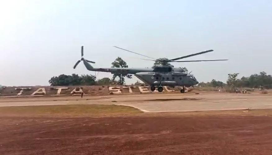 Chaibasa : नक्सलियों की धरपकड़ को निकले जवानों पर वज्रपात का कहर, CRPF के अधिकारी शहीद, तीन गंभीर... Chaibasa : घायल जवानों को रांची लाया गया