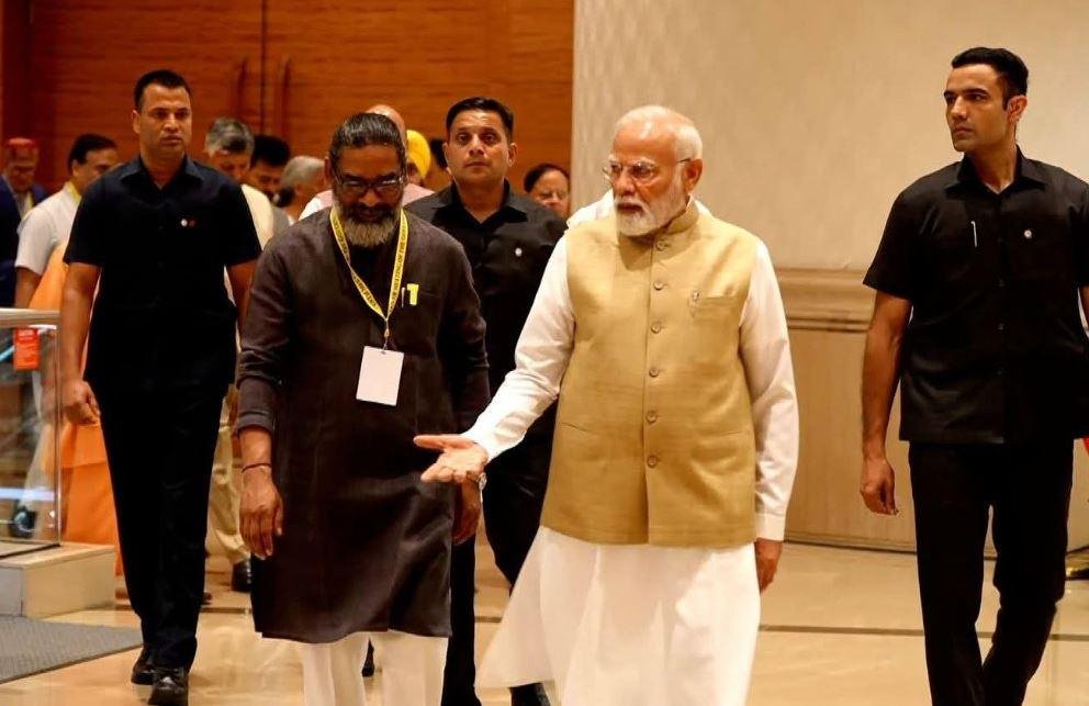CM Hemant Soren पीएम मोदी से मुलाकात के दौरान