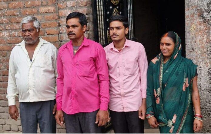 Hazaribagh : किसान के बेटे ने रचा इतिहास, इंटर साइंस में बने थर्ड स्टेट टॉपर...