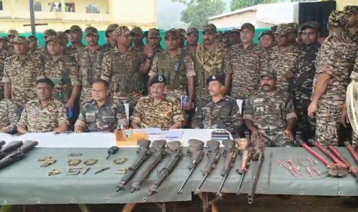 त7ब6ह Giridih में मिला हथियारों का जखीरा, भारी मात्रा में गोला बारुद और हथियारों का...