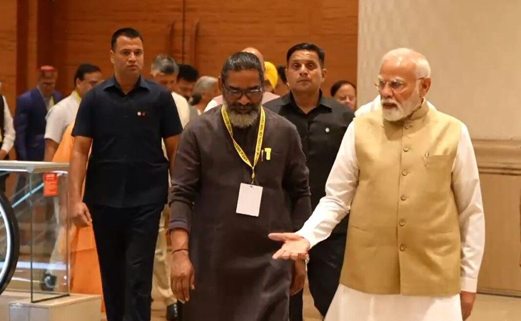Breaking : नीति आयोग की बैठक में सीएम हेमंत सोरेन और पीएम मोदी की मुलाकात, झारखंड के हालात पर हुई चर्चा...