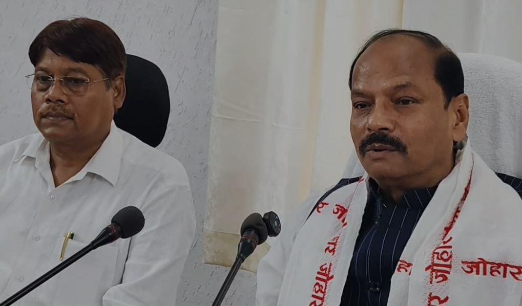 Gumla : पेसा कानून लागू करे हेमंत सरकार, आदिवासियों को मिले उनका अधिकार-रघुवर दास...