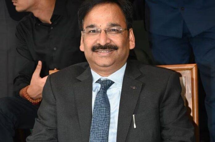 ,पग रिम्स में IAS Vinay Chaubey की हालत स्थिर, मेडिकल टीम कर रही देखरेख...