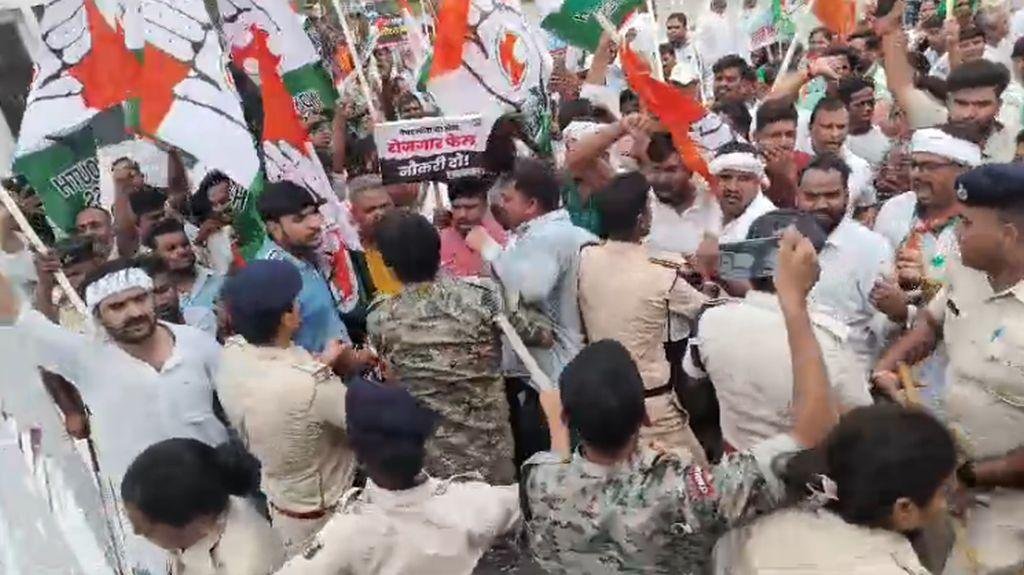 'रोजगार दो या सत्ता छोड़ दो' अभियान के तहत कांग्रेस ने किया विरोध प्रदर्शन, राजधानी समेत विभिन्न जिलों में...