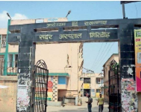 234 गिरिडीह सदर अस्पताल में शिक्षकों की मेडिकल जांच के लिए लगी भीड़, नियुक्ति के बाद भी कई परेशानियां बरकरार