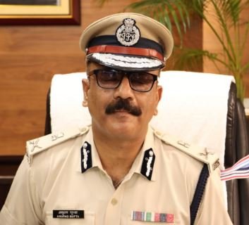 DGP अनुराग गुप्ता के कार्यकाल पर टकराव: राज्य ने कहा 2027 तक, केंद्र ने बताया रिटायर