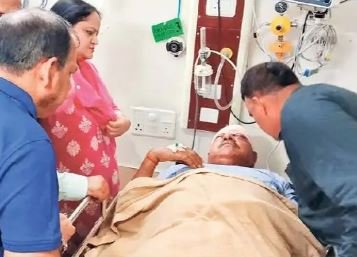 नामकुम थानेदार की गाड़ी को बालू लदे ट्रक ने मारी टक्कर, गंभीर रूप से घायल हुए अधिकारी और बॉडीगार्ड