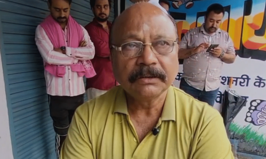Hazaribagh : श्री ज्वेलर्स गोलीकांड के बाद डर के साये में व्यावसायी, विरोध में बंद रखी दुकाने और... Hazaribagh : प्रशासन ने से सुरक्षा की मांग