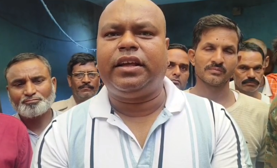 Hazaribagh : बरही में दर्दनाक हादसा: आधी रात को मौत बनकर गिरा मकान का छत, दंपति की दर्दनाक मौत... Hazaribagh : सीओ ने मुआवजा देने की बात