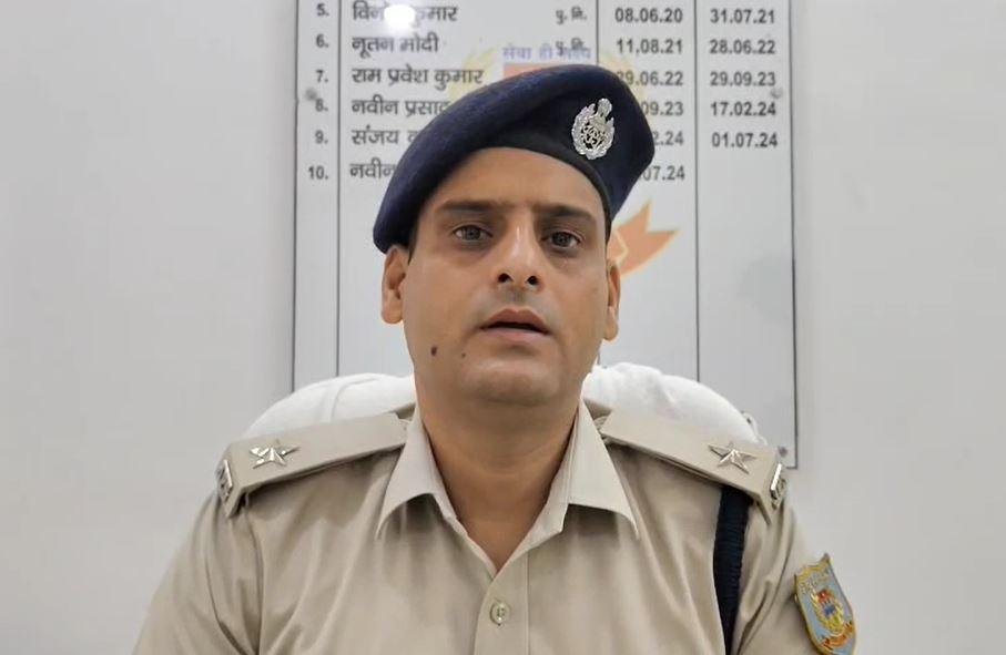 Bokaro Crime : हेरोइन बेचते तस्कर रंगेहाथ धराया, नशा कारोबारियों में हड़कंप.... Bokaro Crime : जानकारी देते एसपी