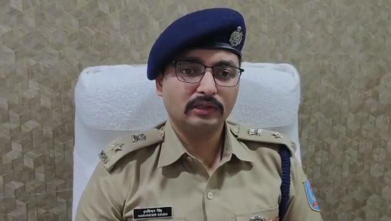 Bokaro : लिफ्ट देने के नाम पर ठगी करने वाले चार आरोपी गिरफ्तार, सनसनीखेज खुलासा... Bokaro : मामले की जानकारी देते एसपी