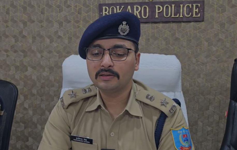 Bokaro : मामले की जानकारी देते एसपी