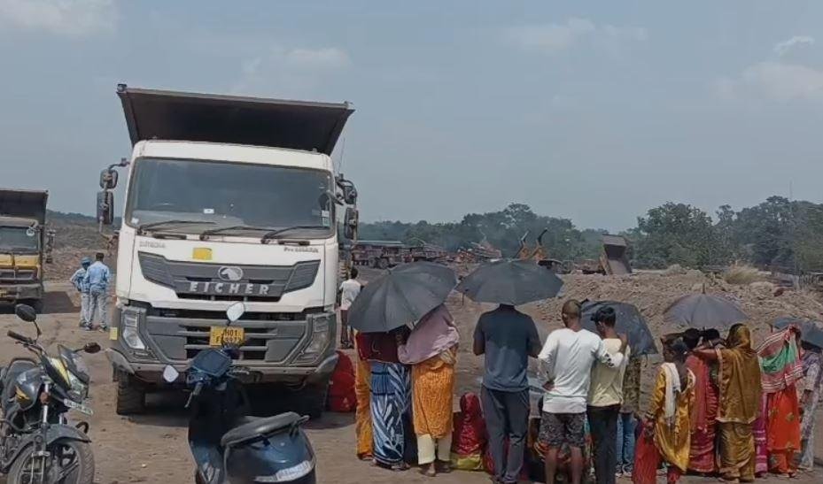 Ramgarh : प्रदूषण के खिलाफ ग्रामीणों का गुस्सा फूटा, CCL सिरका परियोजना में कर दिया...