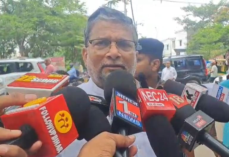 RJD के राष्ट्रीय अध्यक्ष के तौर पर एक बार फिर से आज नामांकन करेंगे लालू यादव RJD के राष्ट्रीय अध्यक्ष के तौर पर एक बार फिर से आज नामांकन करेंगे लालू यादव