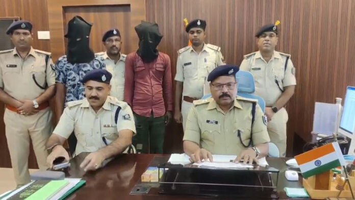 पुलिस ने ट्रैक्टर सहित मक्का लूट मामले में 2 आरोपियों को किया गिरफ्तार