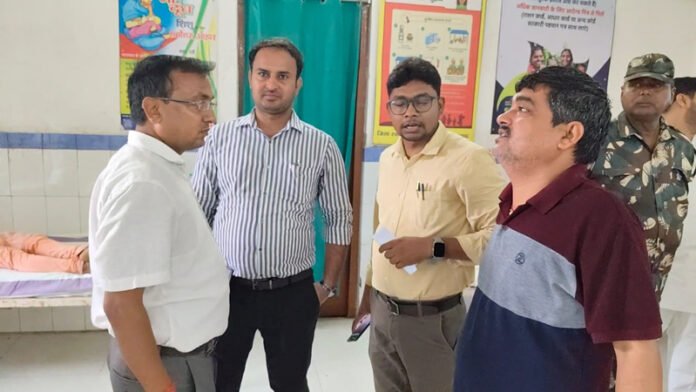 वरीय उप समाहर्ता रितेश यादव ने सदर अस्पताल का औचक किया निरीक्षण